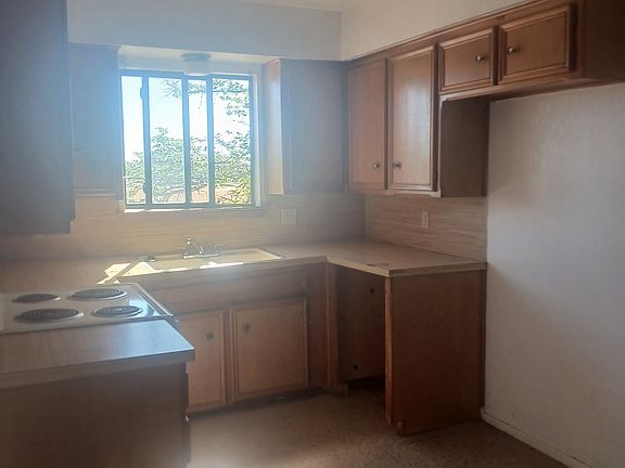 3rd image of 404 SE 6th St APT D