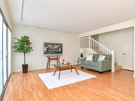 4th image of 384 S Miraleste Dr Unit 463