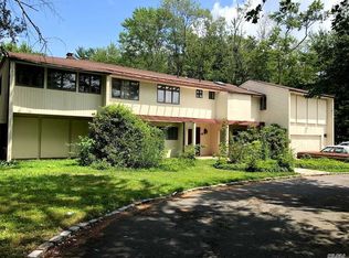 127 Hicks Ln, Great Neck, NY 11024
