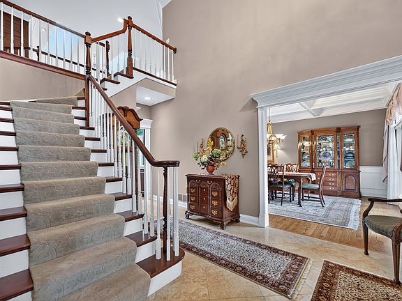 4th image of 451 Courtney Cir