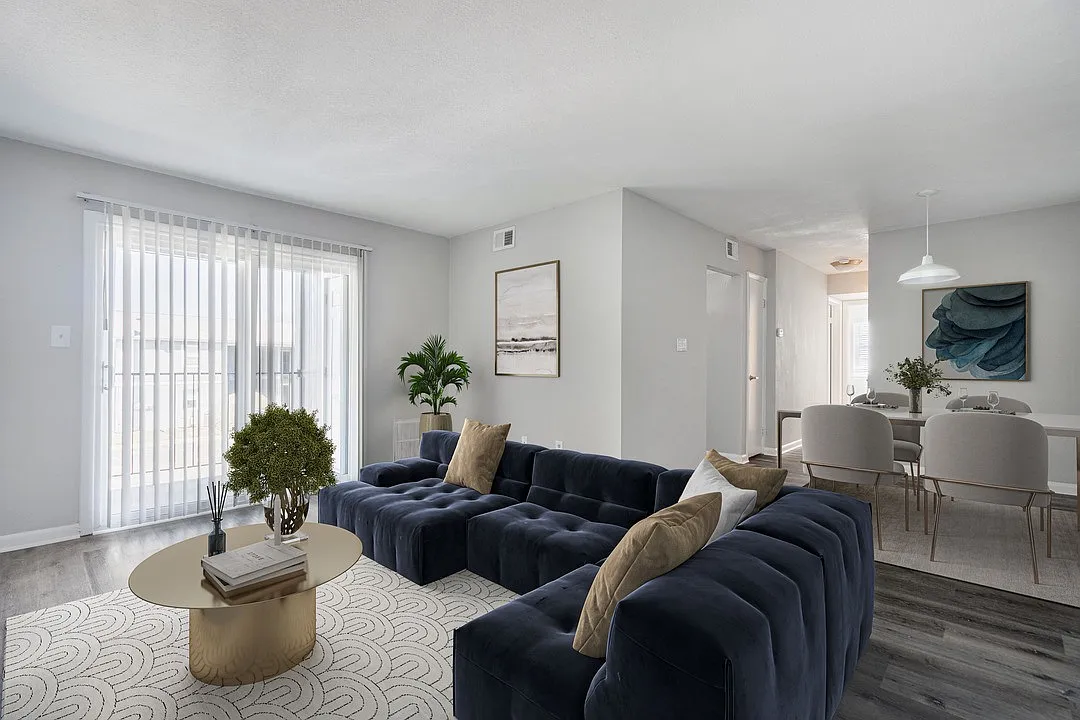 River Breeze Apartments — Photo 2