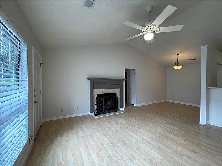 2031 Redwing Way — Photo 5