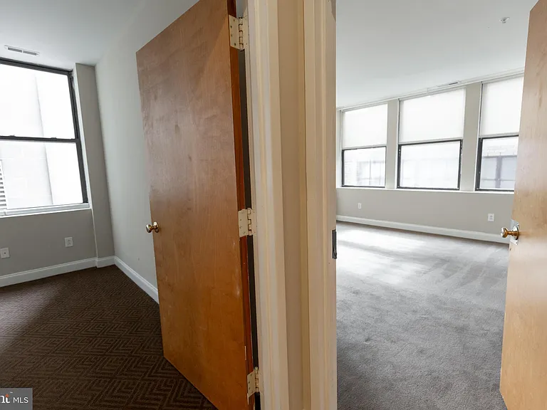 220-2 S 16th St #402 — Photo 28