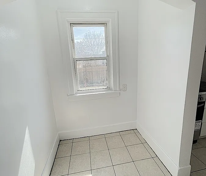 359 Hanna St W #2 — Photo 16