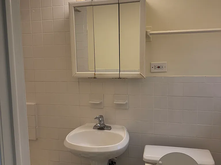28 Linden St #2 — Photo 3