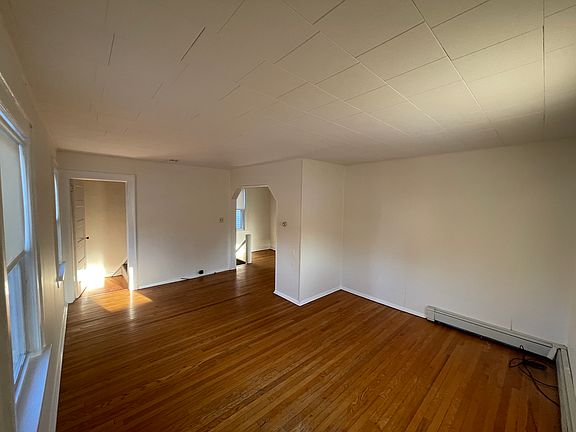 3rd image of 126 Hickory Ave Floor 2