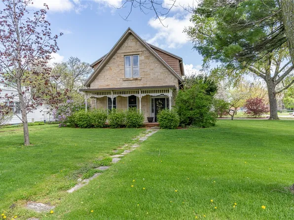 605 N John Wayne Dr, Winterset, IA 50273