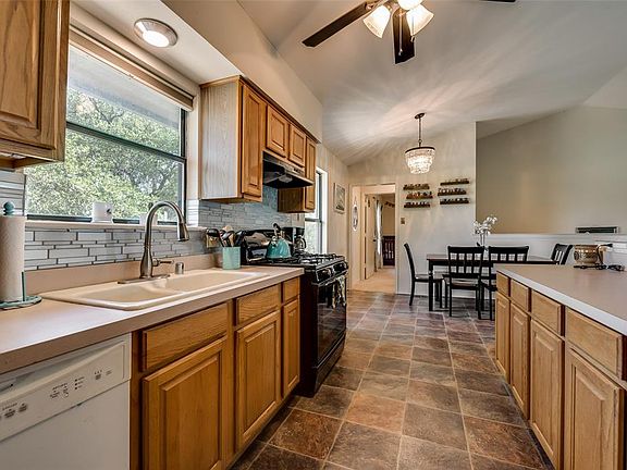 3rd image of 1603 Skyline Dr
