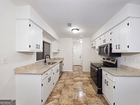 2nd image of 3118 Caliente Ln