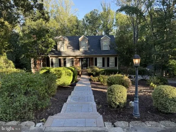 8 Eagle Ct, Fredericksburg, VA 22405