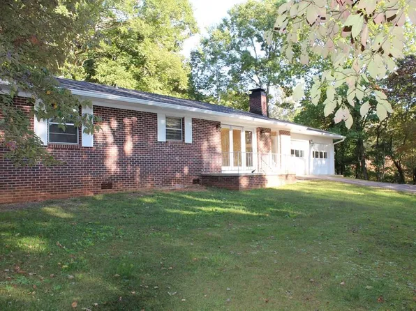 255 Slave Dr, Hayesville, NC 28904