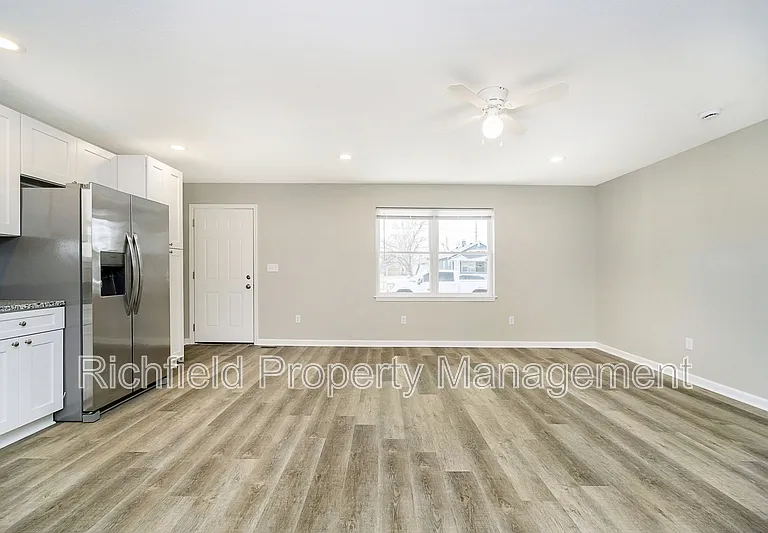 420 S Hamilton Ave #B — Photo 2