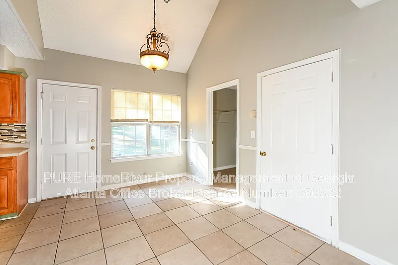 4 bed, 2.5 bath, 1386 sqft, $1,995 — Photo 4