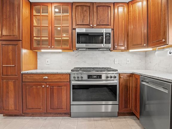 2nd image of 296 Astle St