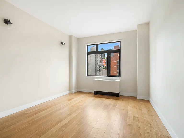 1102 49th Ave #4G — Photo 9