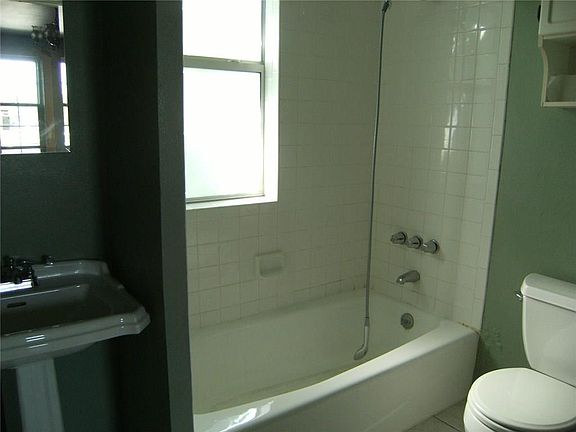 4th image of 1033 Orange St