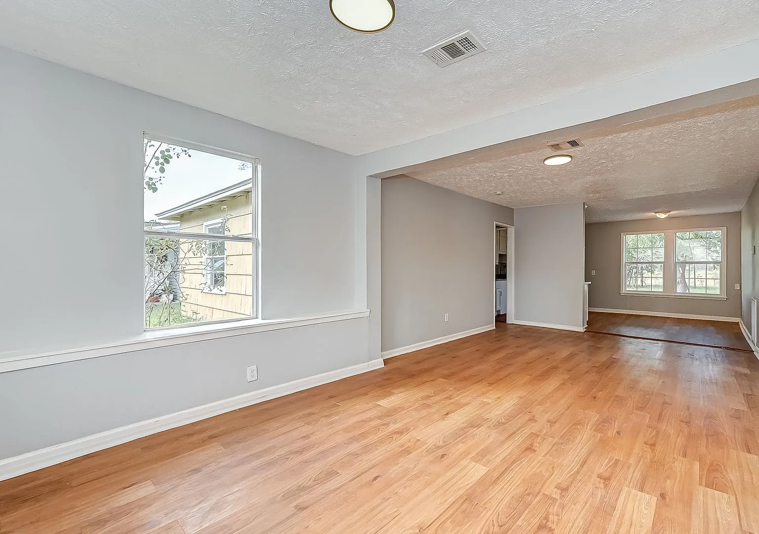 Spacious 4-Bedroom, 2-Bath Home in South Houston Convenient Location! — Photo 4