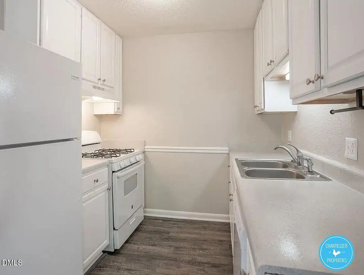 1 bed, 1.0 bath, 896 sqft, $1,195 — Photo 4