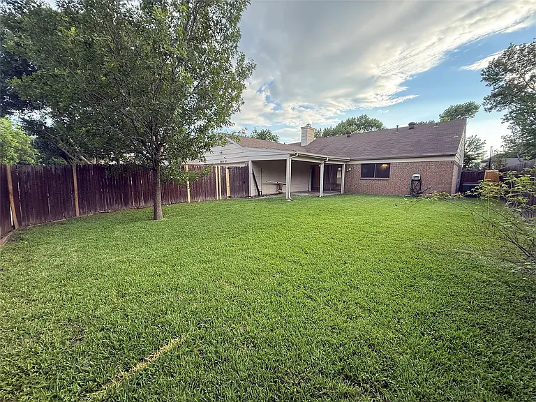 2834 Naples Dr — Photo 18