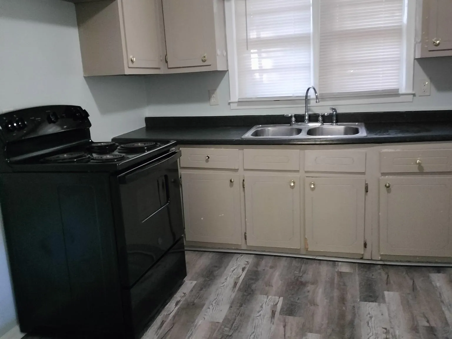 2 bed, 1000 sqft, $1,350 — Photo 2