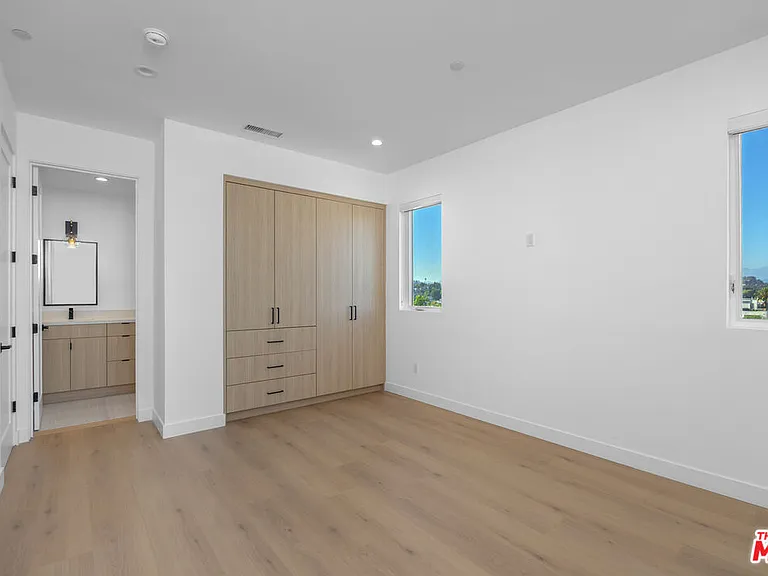 1330 Mohawk St — Photo 12