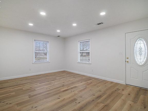 4th image of 720 Kilbourne St