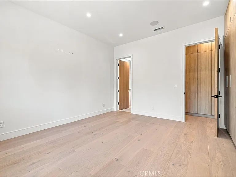 13944 Valleyheart Dr — Photo 23