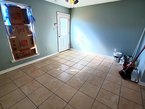5th image of 307 E Liberaux St