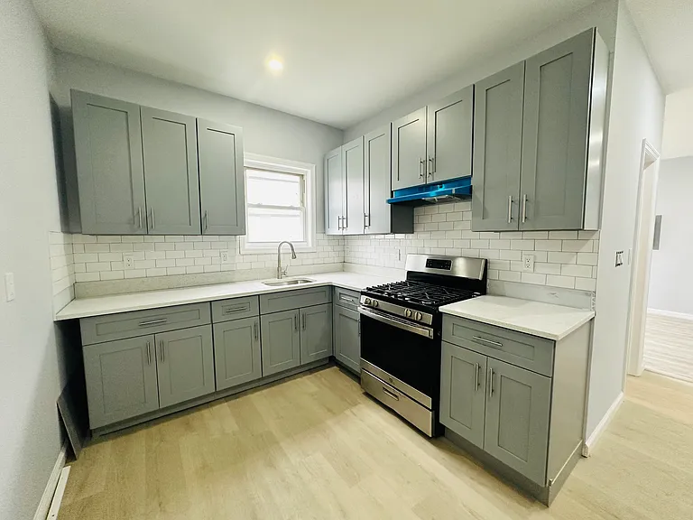 8 Morgan Ave #4 — Photo 4