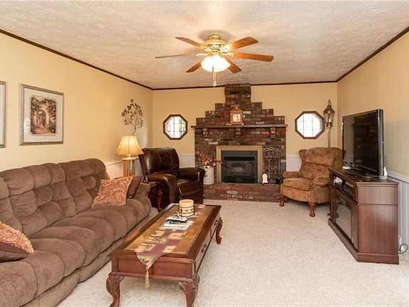 5th image of 7541 Charles Ct
