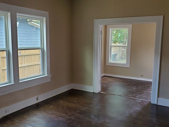 5th image of 1620 W Mistletoe Ave