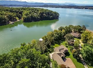 1174 Lake Ridge Dr, Dandridge, TN 37725