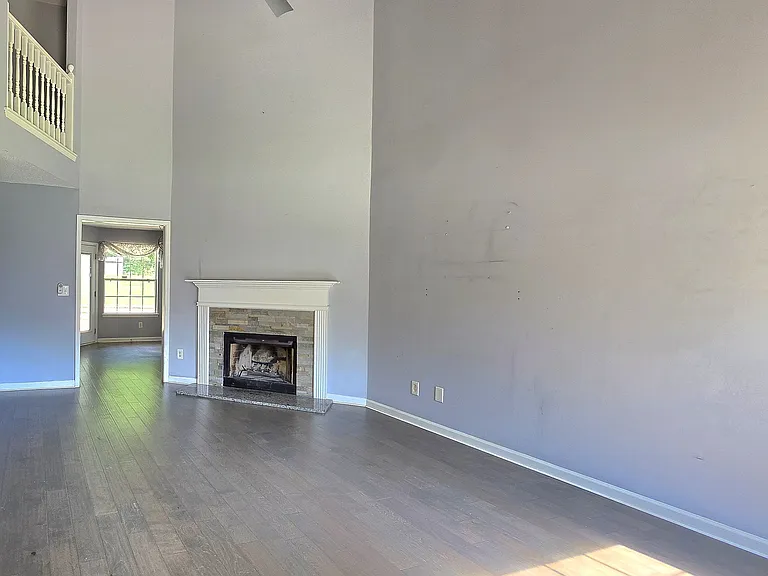 241 Hamilton Dr — Photo 3