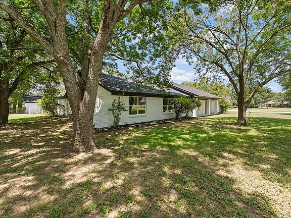 2nd image of 202 Roaring Springs Dr