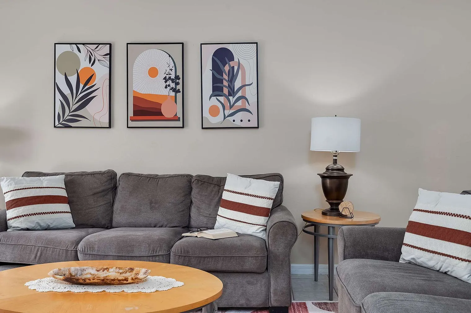 4 bed, 3.0 bath, 1636 sqft, $4,193 — Photo 4
