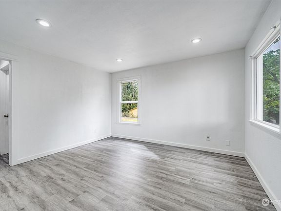 5th image of 2724 80th Street E