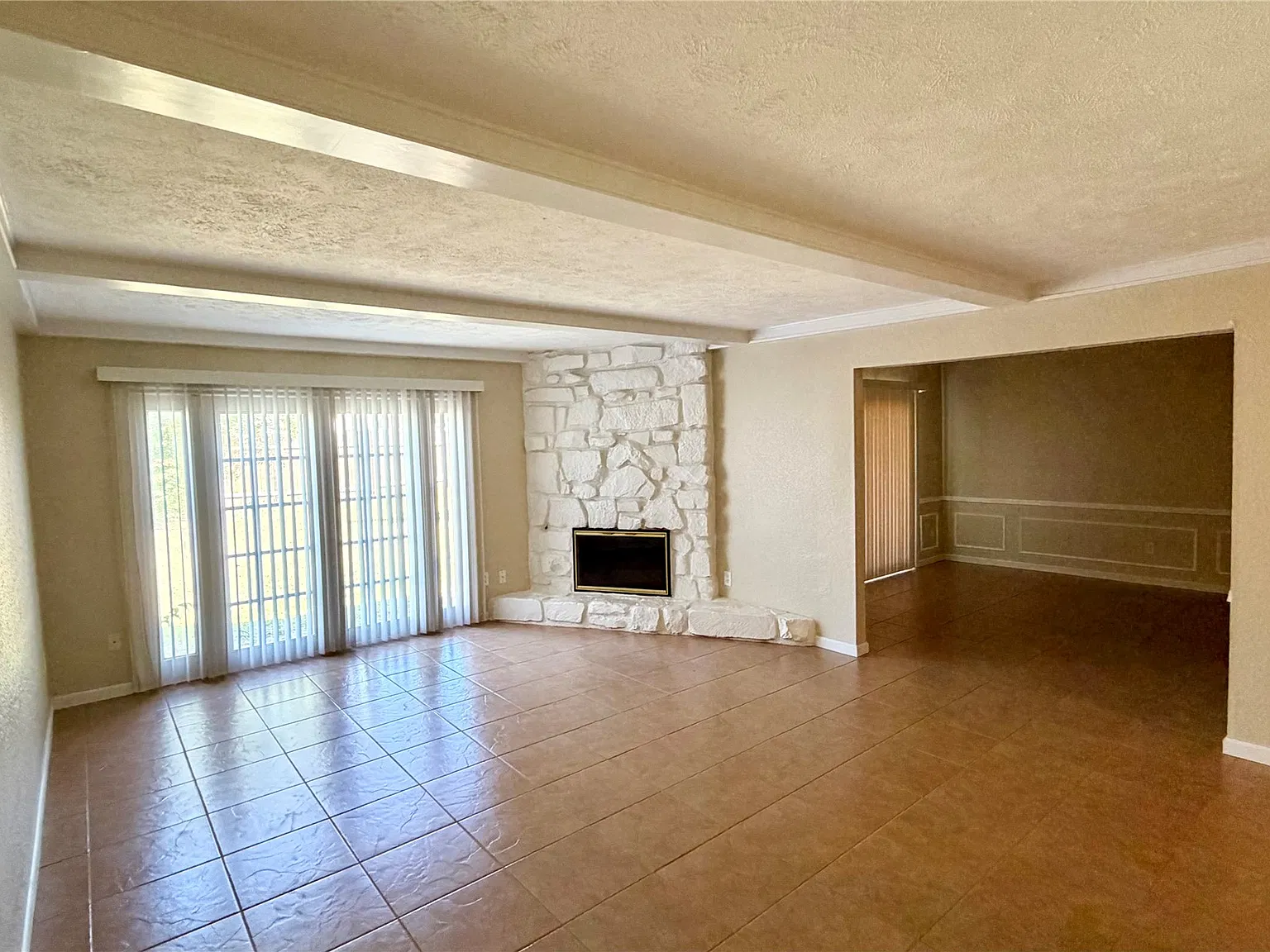 3 bed, 2.5 bath, 1664 sqft, $1,650 — Photo 4