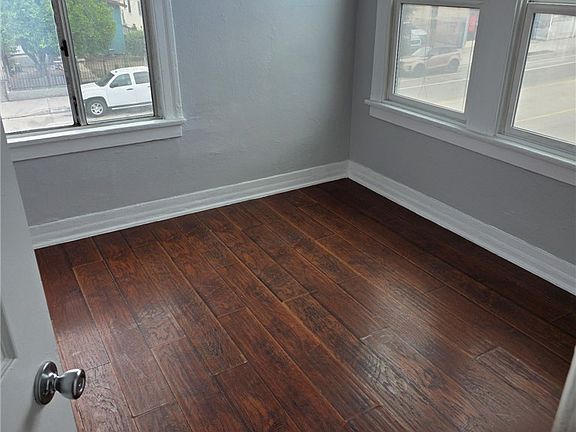 4th image of 1527 E 92nd St
