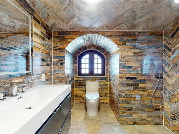 2317 East 63rd Street image 28 of 33