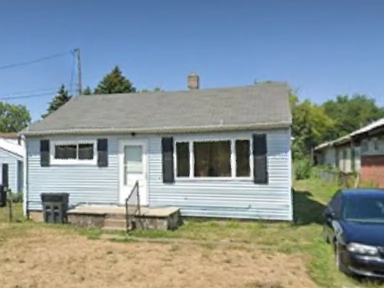 233 Dixie Ave — Photo 1