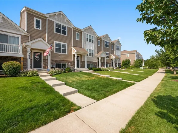 3819 Honeysuckle Ln, Elgin, IL 60124
