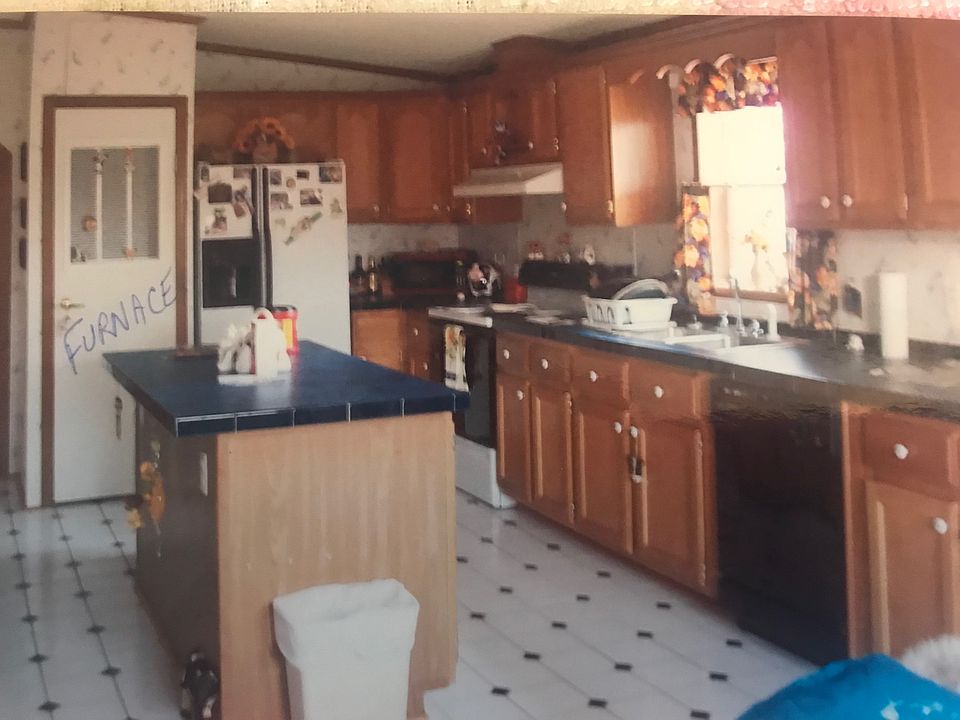 Kitchen with island