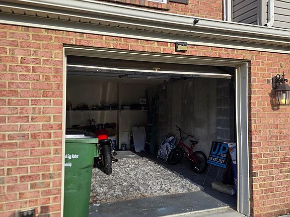 3rd image of 1002 Carlisle Rd