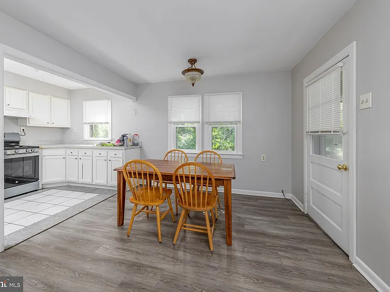 1100 Woodlawn Ave — Photo 4