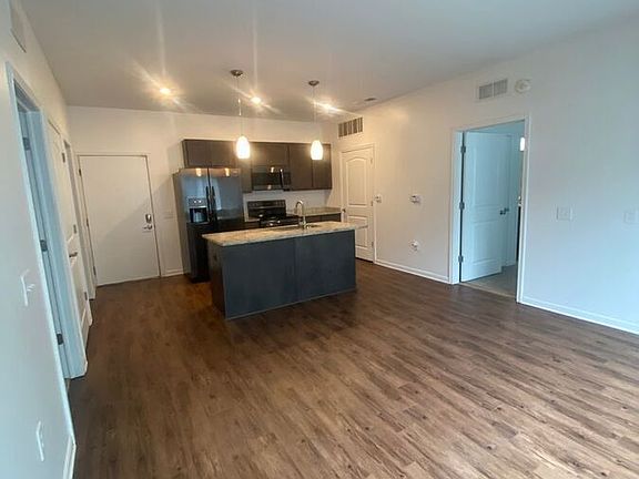 5th image of 423 Chittenden Ave #102