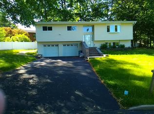 7 Corinthian Rd, New City, NY 10956