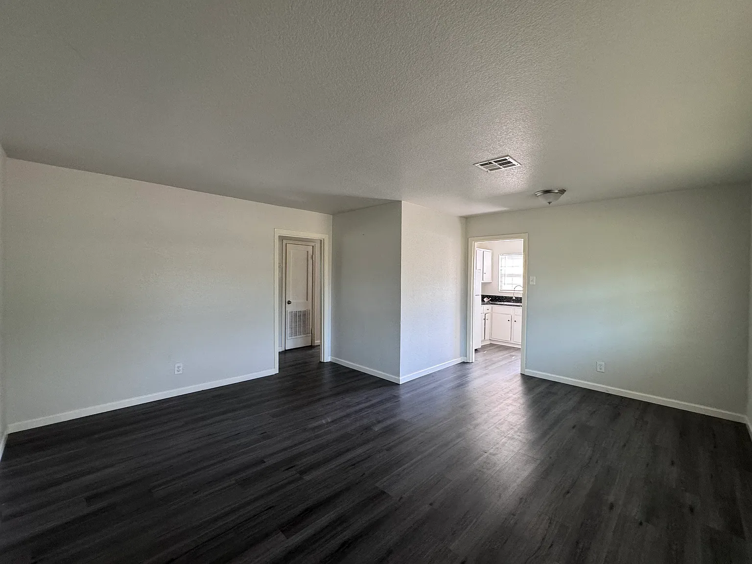 704 Sutton Dr — Photo 1