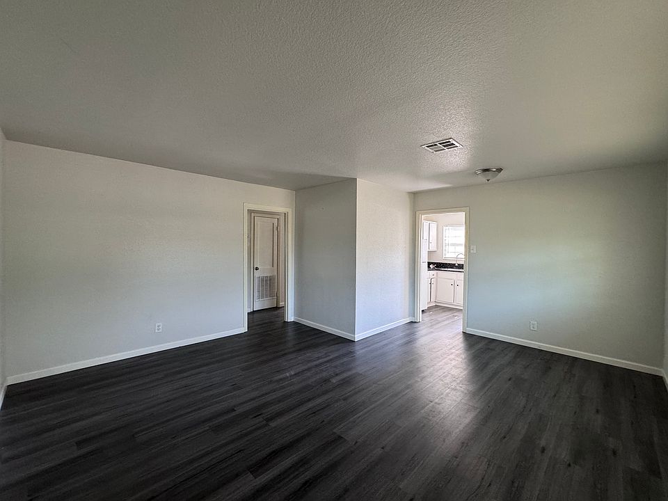 1st image of 704 Sutton Dr