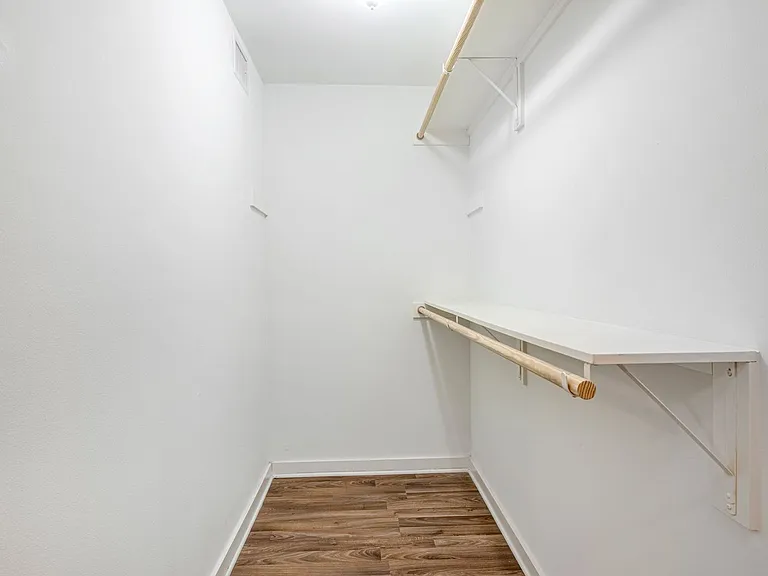 924 E 51st St #101 — Photo 3