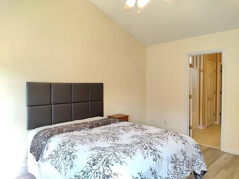 530 Lake Park Dr — Photo 14